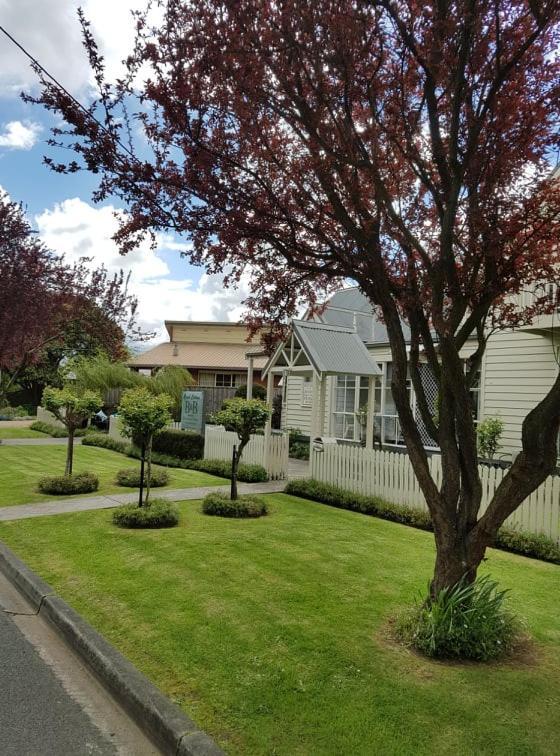 Creek Cottage Bed And Breakfast Traralgon Exteriör bild