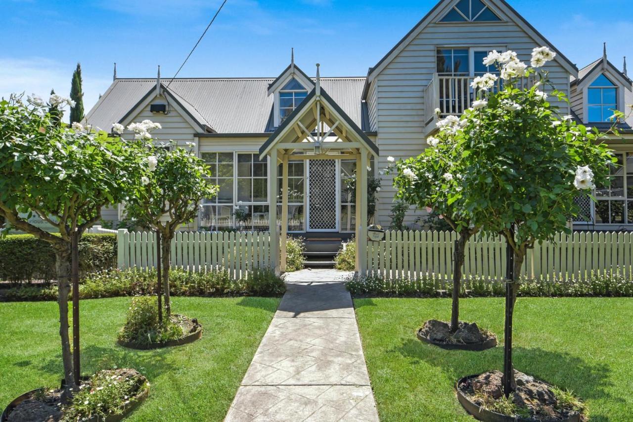 Creek Cottage Bed And Breakfast Traralgon Exteriör bild