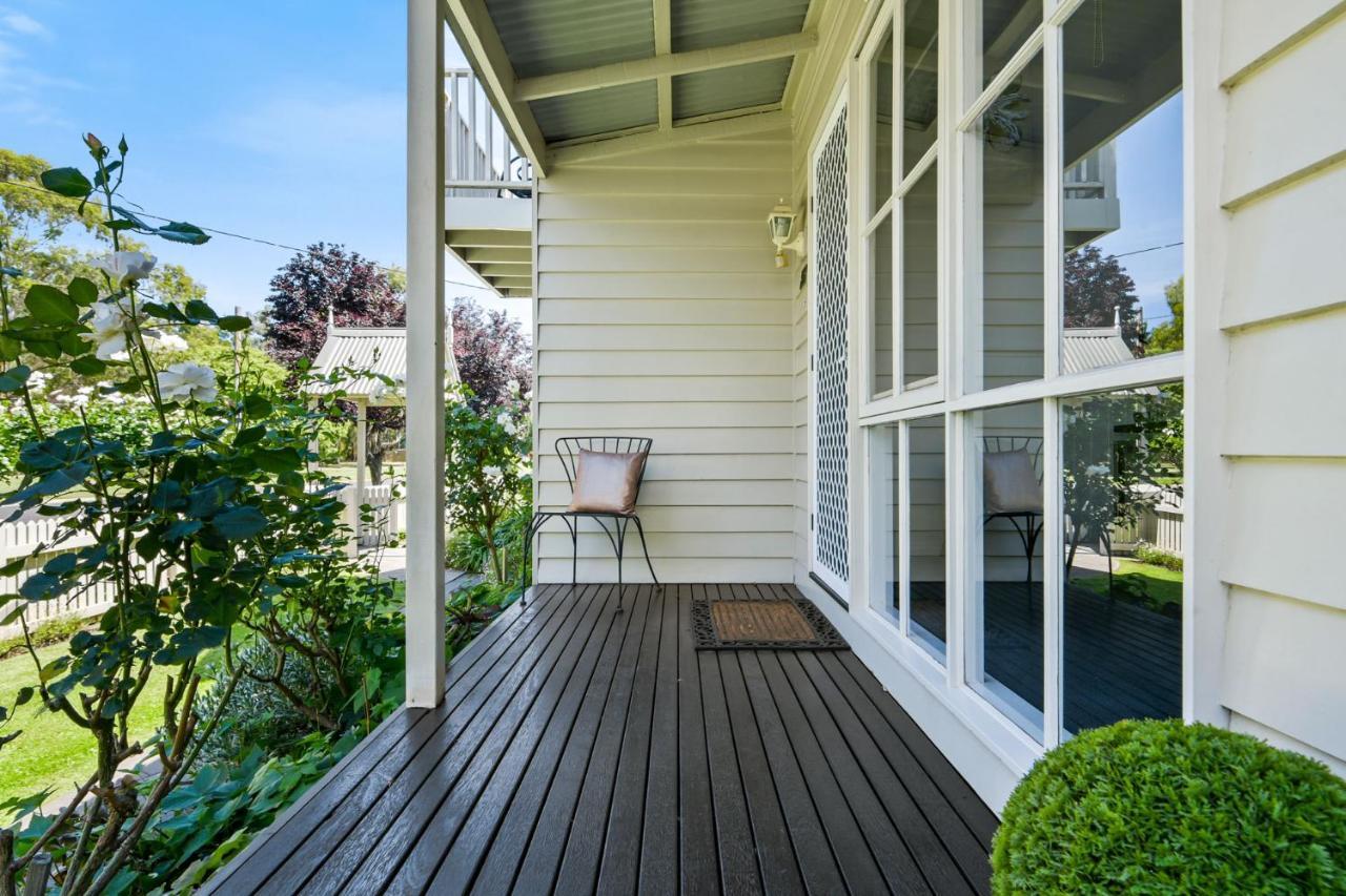 Creek Cottage Bed And Breakfast Traralgon Exteriör bild