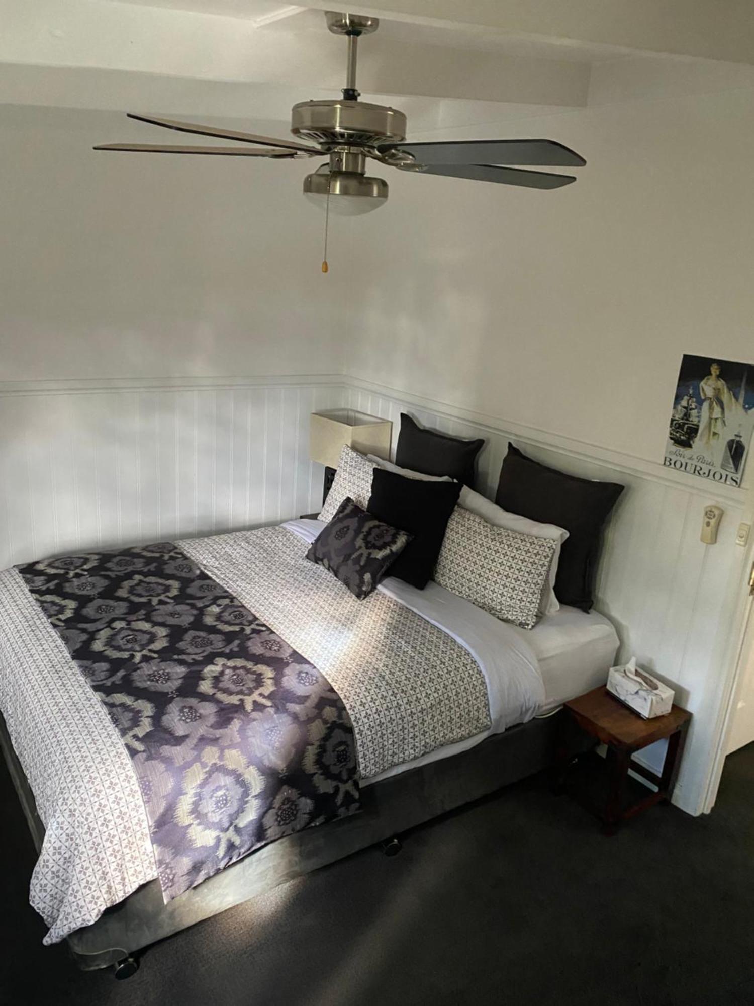 Creek Cottage Bed And Breakfast Traralgon Exteriör bild